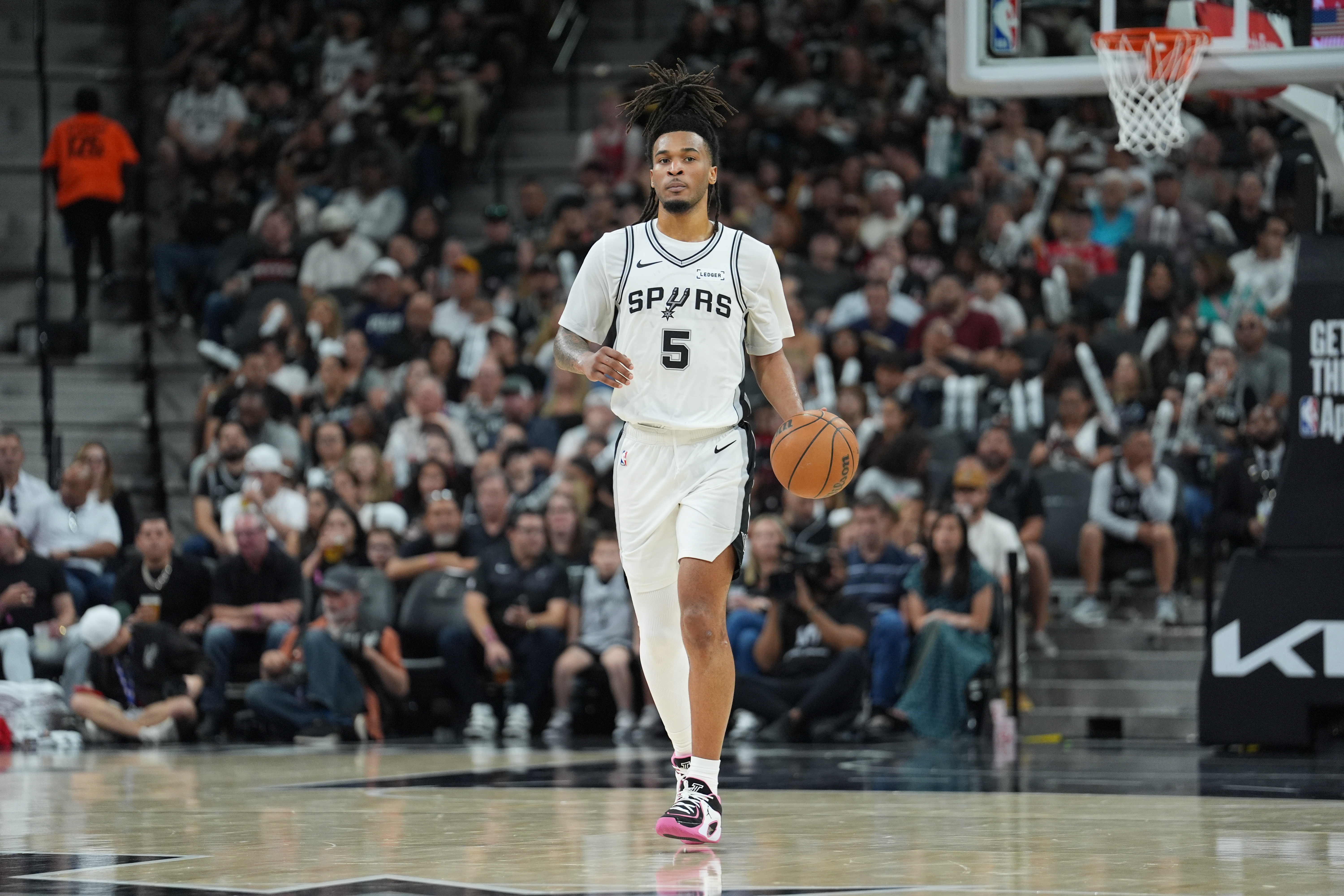 米奇：卡斯尔今日可出战 文班&amp;科内特缺阵 普拉姆利首发